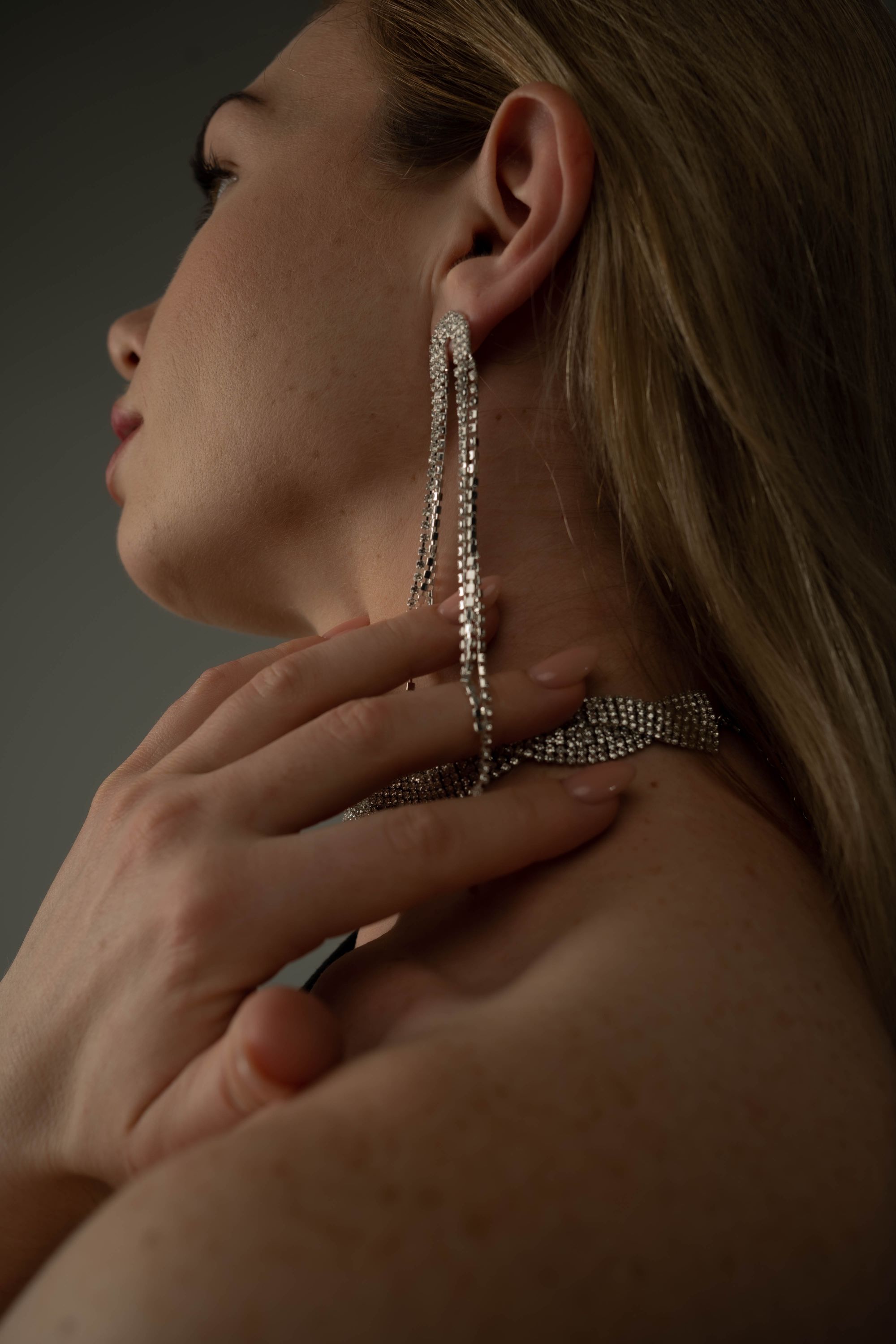 A woman wearing fine Lumière jewelry